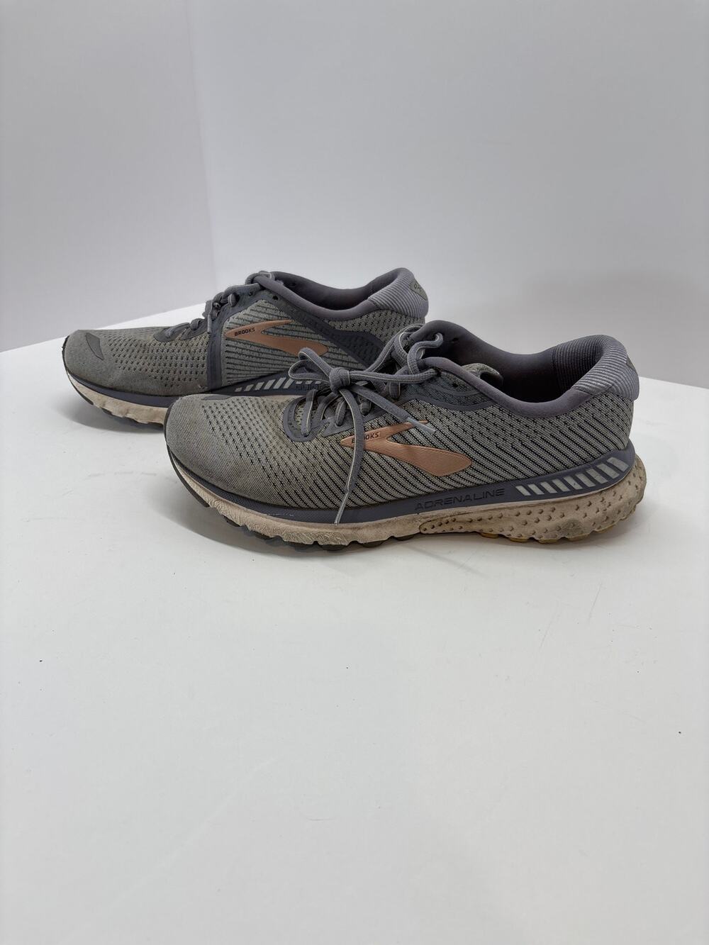 Brooks Adrenaline GTS 20 Women’s Running Shoes 10.5 2A Narrow Gray Peach